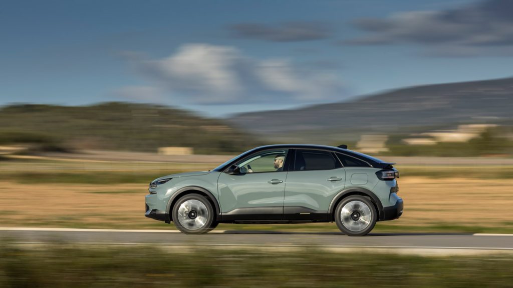 Citroën C4 Hatchback — side