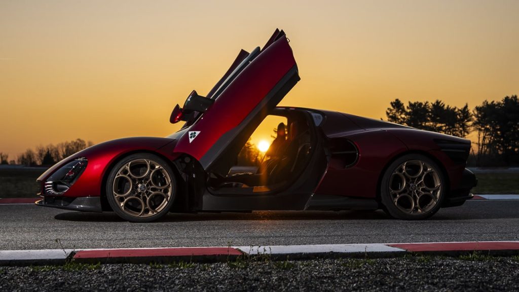 Alfa Romeo 33 Stradale — side